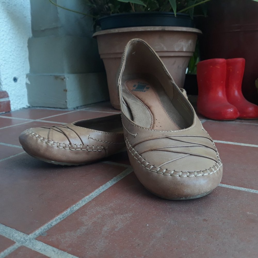 Earth Origins Leather  Flats Sz 7.5